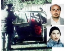 I coniugi Gianfredi e l'auto nella quale vennero uccisi